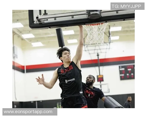 杨瀚森在G联盟中自信提升更衣室内与队友关系融洽